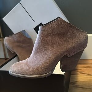 Dolce Vita slip in cowboy boots. Taupe suede. Size 9.